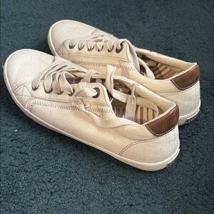 Taos Footwear Cream and Brown Sneakers